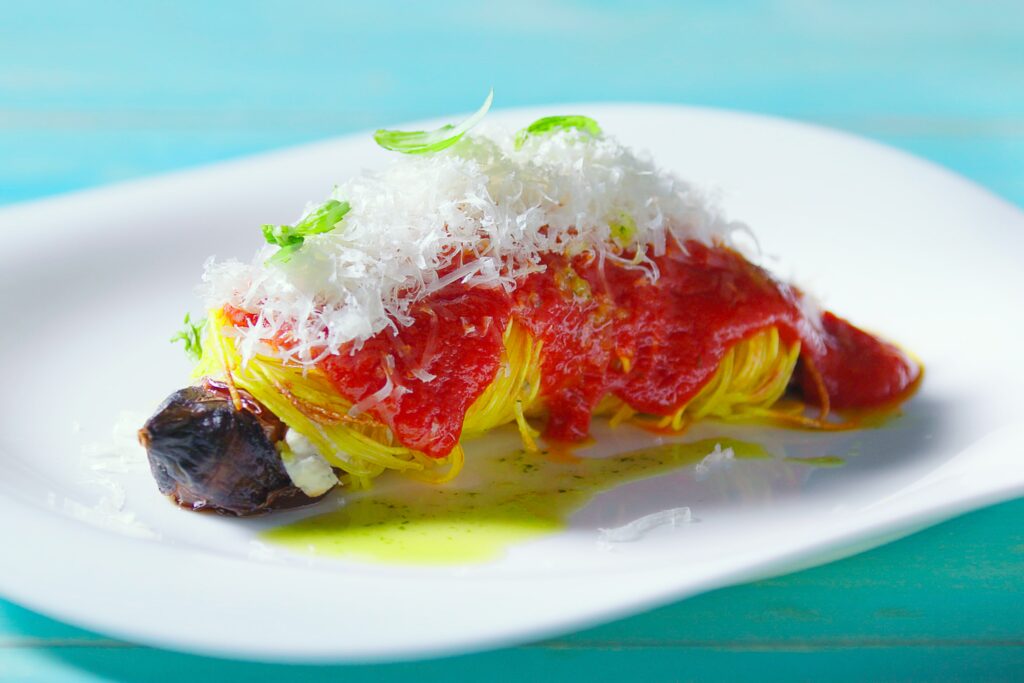 Cannolo di melanzane in pasta croccante di Pino Cuttaia su Acadèmia.tv