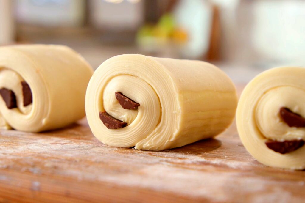 Lezione sul croissant e pain au chocolat nel corso di pasticceria su Acadèmia.tv