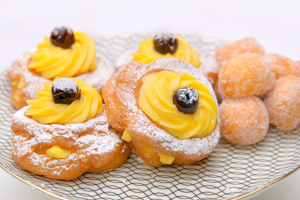 Lezione sulle zeppole nella classe di pasticceria su Acadèmia.tv