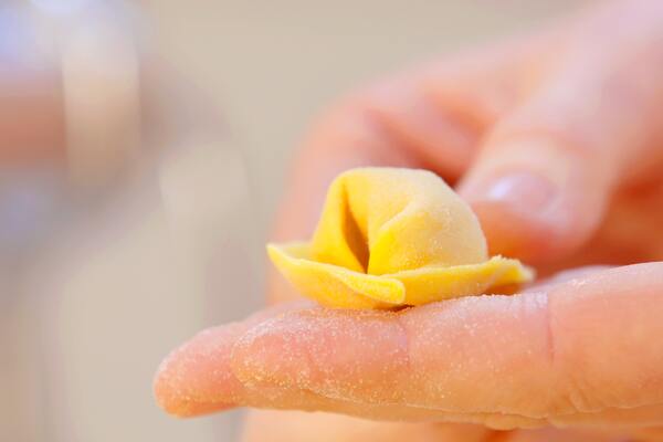 Cappellacci di zucca, sesamo tostato, canditi d'arancio di Igles Corelli su Acadèmia.tv