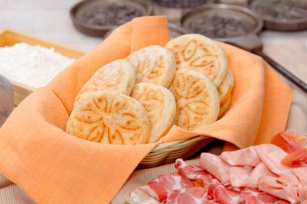 Corso di tigelle e gnocco fritto su Acadèmia.tv