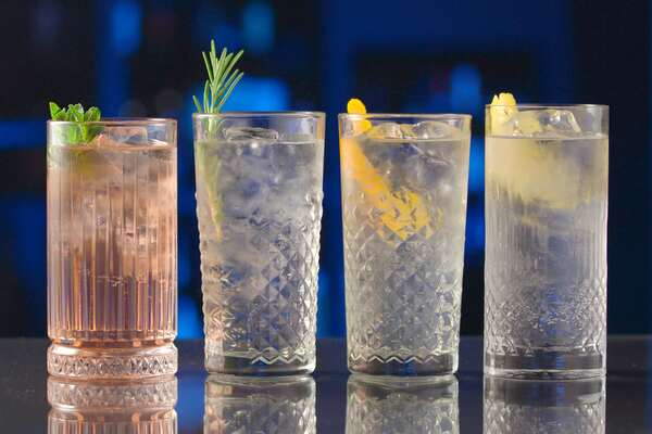 Come preparare il Gin Tonic nel corso di cocktail a base Gin su Acadèmia.tv