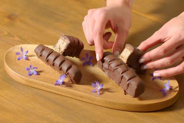 Cioccolatini Twix al cocco nel corso di Cucina Salutare su Acadèmia.tv