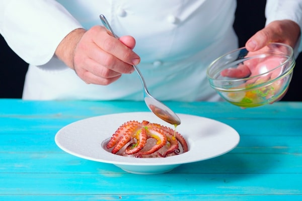 Polpo sulla rocca di Pino Cuttaia nel corso di Cucina Siciliana su Acadèmia.tv